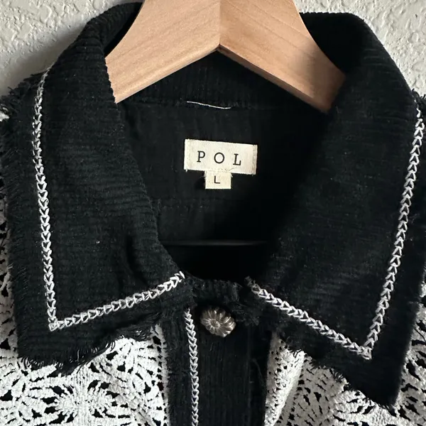 💙POL Floral Lace Patchwork Contrast Button Jacket - Image 4