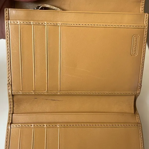 Vintage Coach Leather Tri Fold Card Holder Wallet Tan Camel 5.5”x4” - Image 4