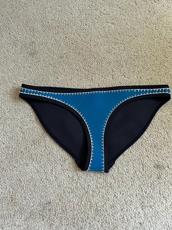 Triangl crochet trim neoprene bikini bottoms - Image 2