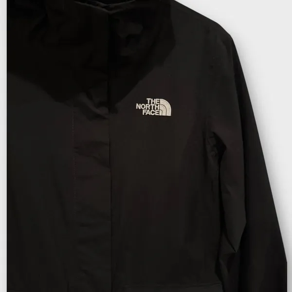 The North Face Women’s City Breeze Rain Parka II Size Medium - Image 10