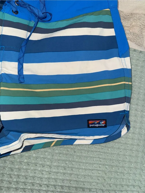 Patagonia Womens Wavefarer Boardshorts Blue Striped Swim Shorts Size 6 - Image 2