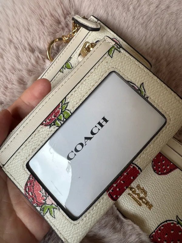 Coach strawberry Id card case - Image 8