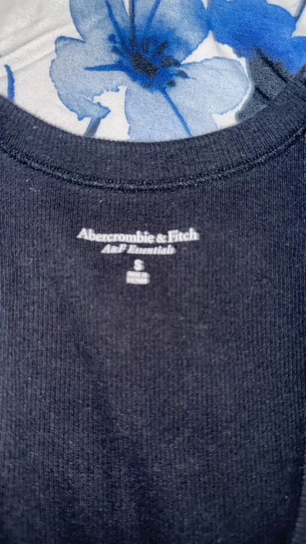 Abercrombie Essentials Black Tank - Image 2