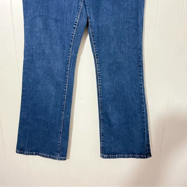 Levi’s 515 Bootcut Jeans Women’s Size 14 Medium Wash Mid Rise Denim - Image 2