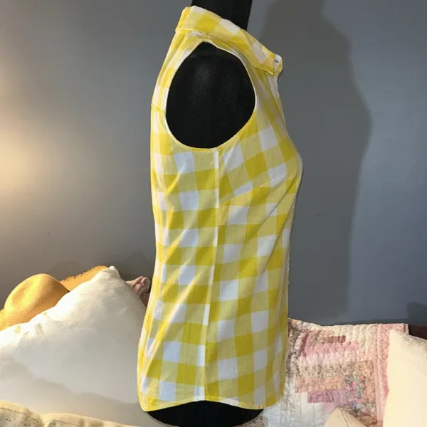 Boden Size 2R Sleeveless Button Down Shirt - Image 4