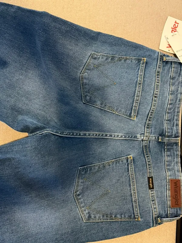 New Wrangler Women High Rise Boot Cut jeans - Image 6