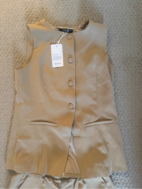 NWT Zesica Tailored Button Front Short Set - Taupe - Image 3