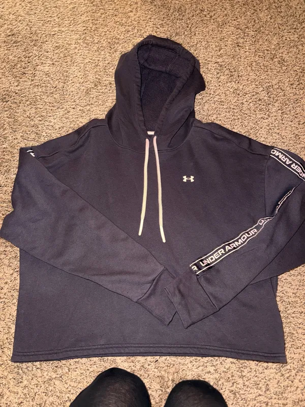 Under Armour Hoodie Loose Fit Women’s Large - Image 3