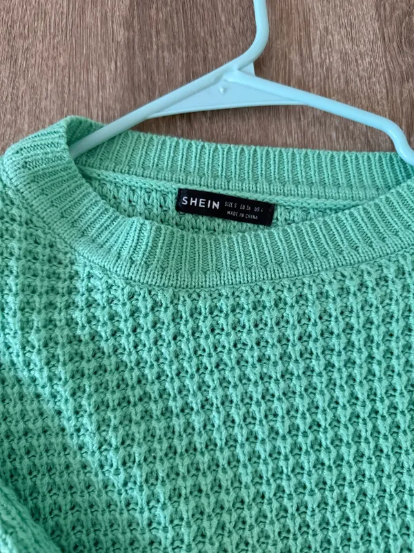 Lightweight green sweater - Image 2