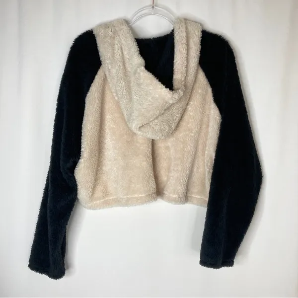 Urban Outfitters Cream Black Cream Sherpa Long Sleeve Sweatshirt Hoodie Womens S - Image 6