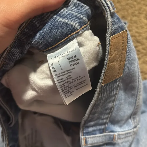 American Eagle mom jeans - Image 4