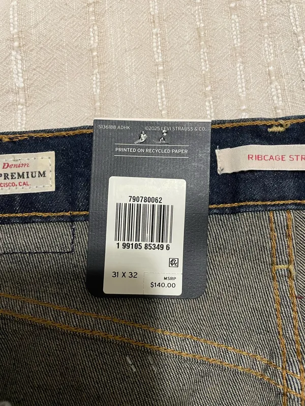 Levi's Women's Ribcage Straight Leg Jean- NWT Size 31 - Image 8
