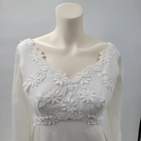 Vintage Wedding Dress White Floral Applique Boho Bridal Gown Union Made - Image 2