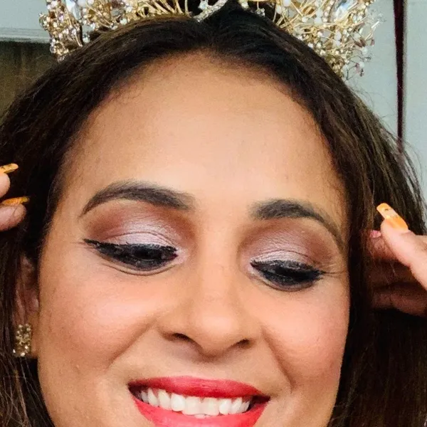 Elegant Gold Tiara with Crystal Accents - Image 4