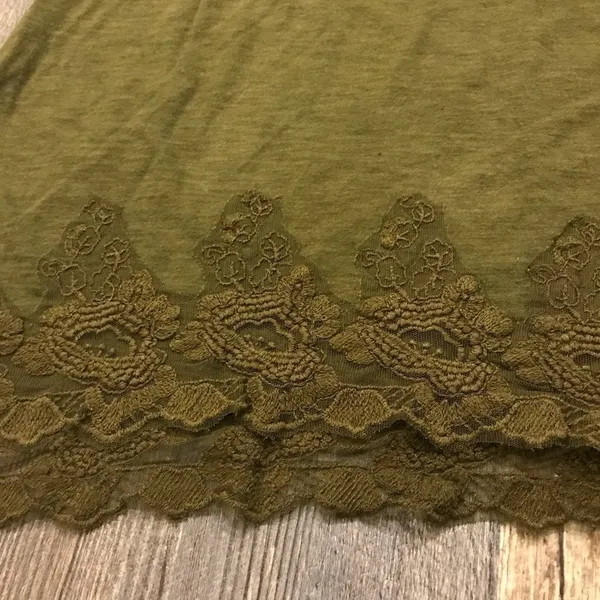 Sun & shadow‎ green top - Image 4