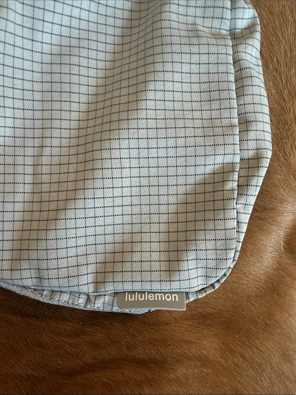 Lululemon Everywhere Belt Bag 1L Volume (7.5”x2”x5”) Seal Grey SEAL/GGRE 83265 - Image 2