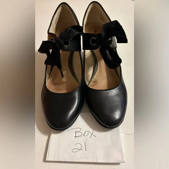 Black ankle strap hush puppies pumps size 6 - Image 2