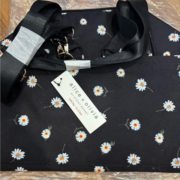 Alice + Olivia Daisy Black Duffel Bag and Daisy Reversible bucket hat set, new - Image 3