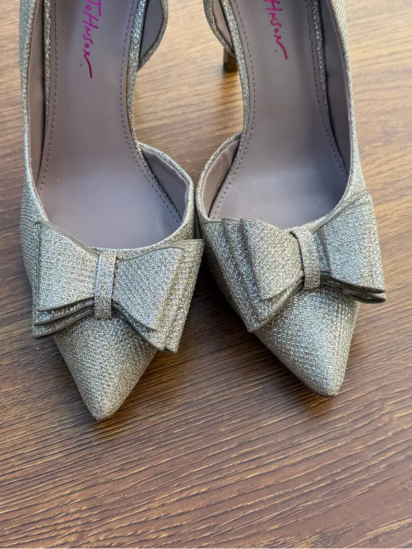 Betsey Johnson Prince Gold Glitter Bow Pointed Toe Heels Size 9 - Image 5