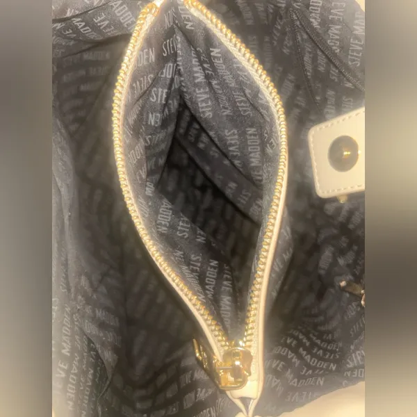 Steve Madden Elegant Gold and Cream Handbag - Image 11