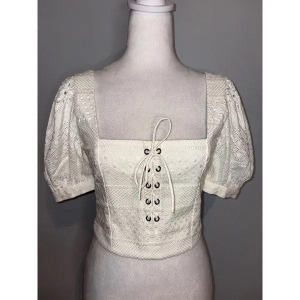Alice + Olivia‎ White Eyelet Lace Crop Top Puff Sleeve Lace Up likely size XS - Image 2