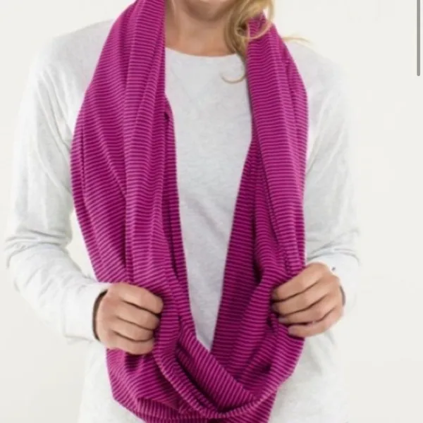 Lululemon Vinyasa Scarf Luon Light Hyper Stripe Raspberry Glo Pink Purple 466 - Image 4