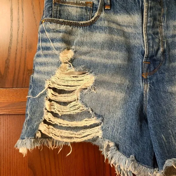 Good American Blue Distressed Jean Shorts - Image 4