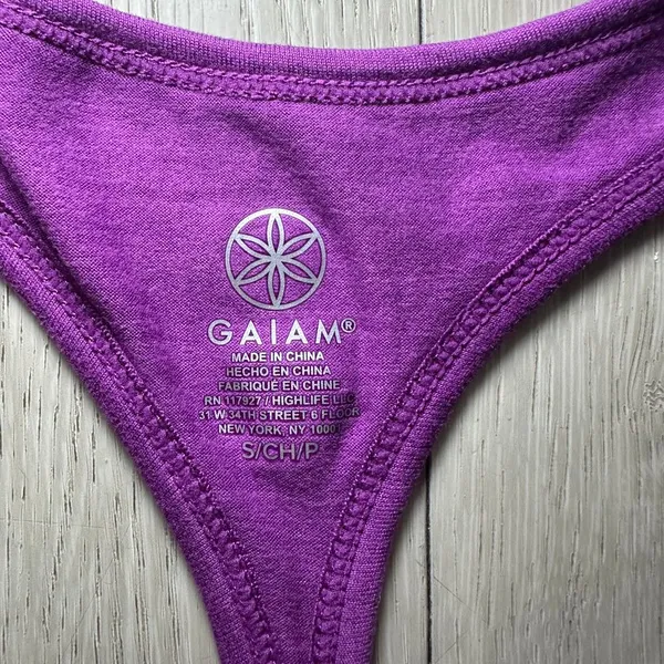 Small purple racerback‎ GAIAM women's workout casual tank - Image 2