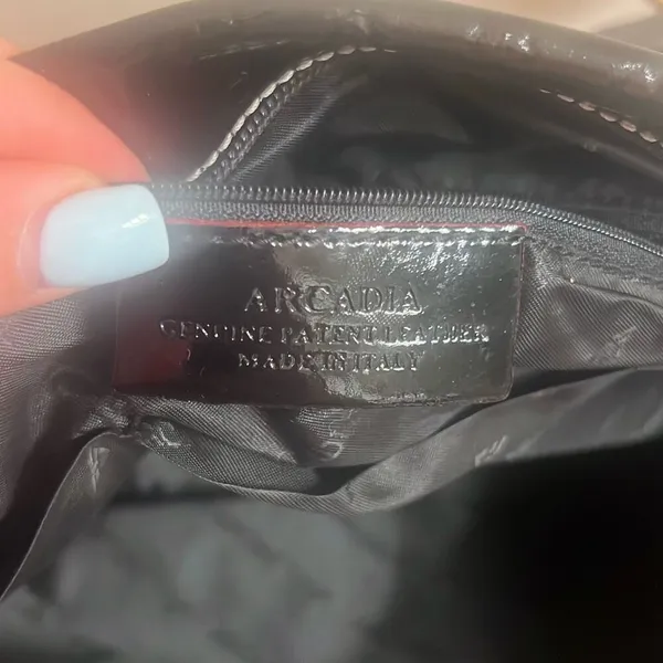 ✨Arcadia Patent Shoulder Bag✨ Black - Image 11