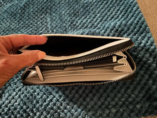 Michael Kors Leather Wallet Smartphone - Image 3