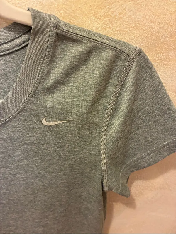 Nike Women's Grey Dri-FIT Short Sleeve Tee Size Small - Image 3