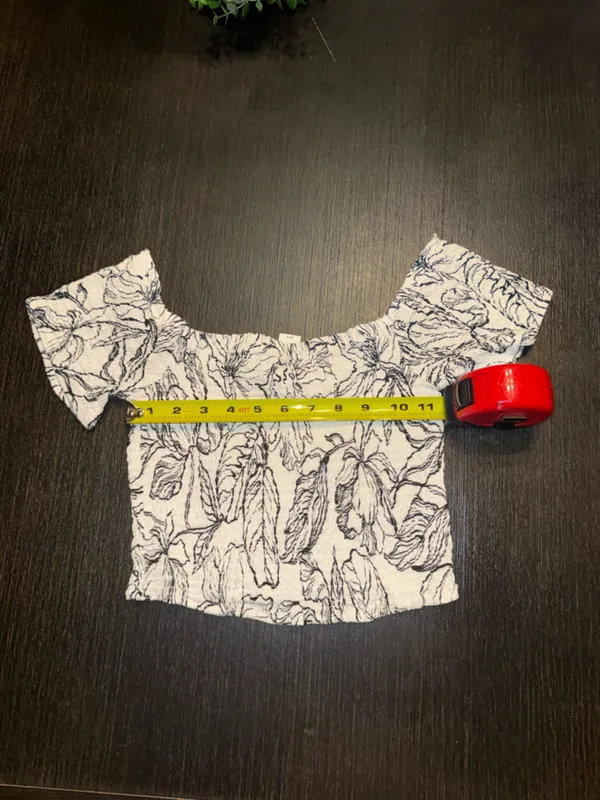 H&M Cream Off-Shoulder Smocked Floral Crop Top - Image 6