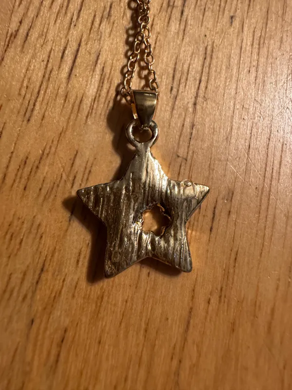 Gold Tone Star Rhinestone Necklace - Image 3