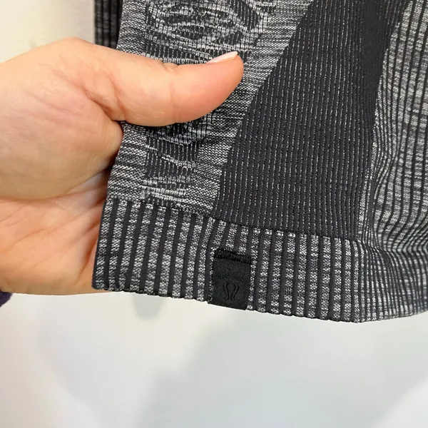 Lululemon Rest Less Pullover Gray Heathered‎ Black Seamless Long Sleeve M/L - Image 5
