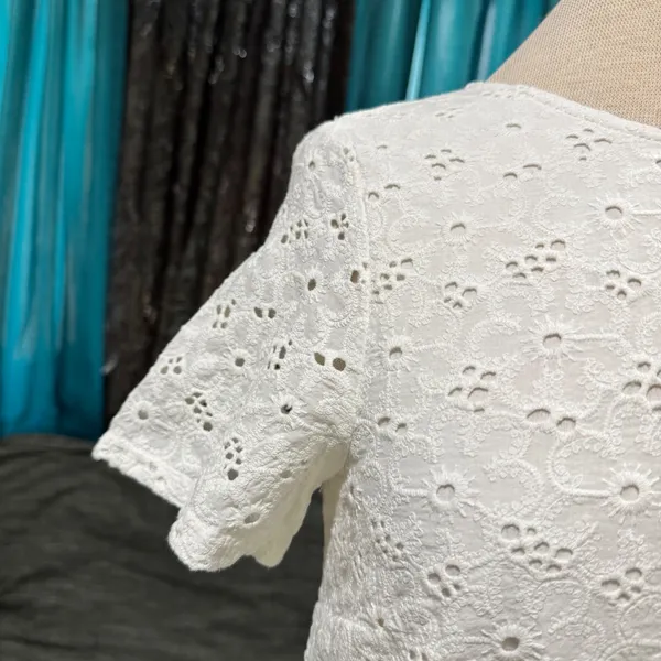 Cottagecore 100% Cotton Women White Eyelet Top XS Lace Scalloped Hem Button Back - Image 8