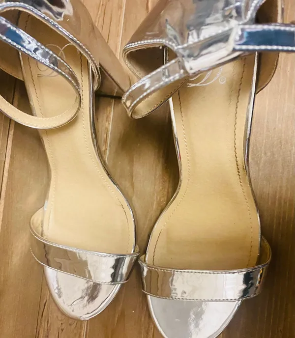 Women's silver platform with block heal and strap on ankle size 8 - Image 4