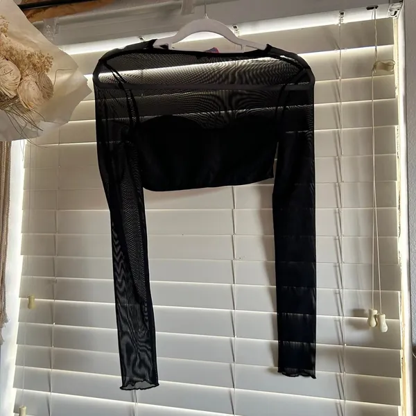 Edikted Black Mesh Ruched Bust Long Sleeve Crop Top Size Small - Image 3