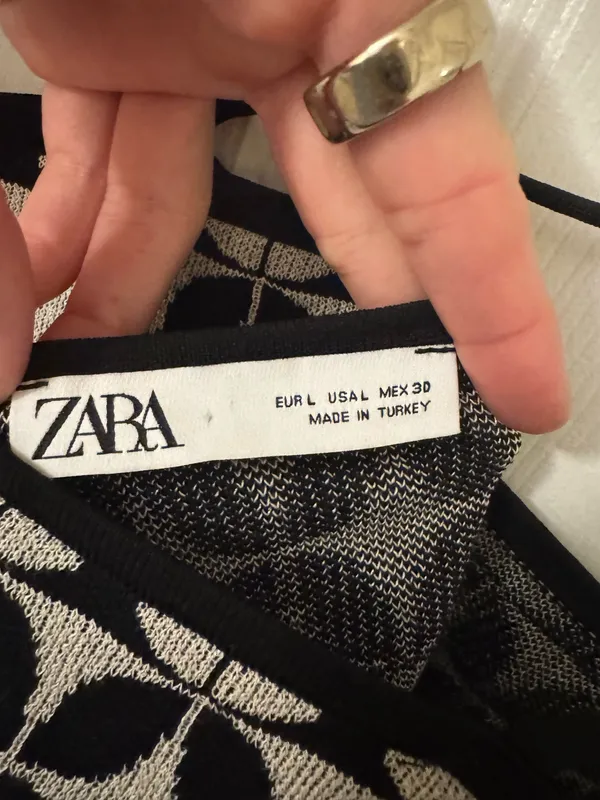 ZARA tank top, never worn size Large - Image 3