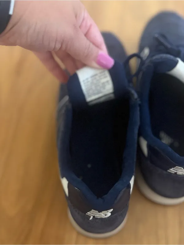 New Balance Women’s 696 Sneakers - Image 4