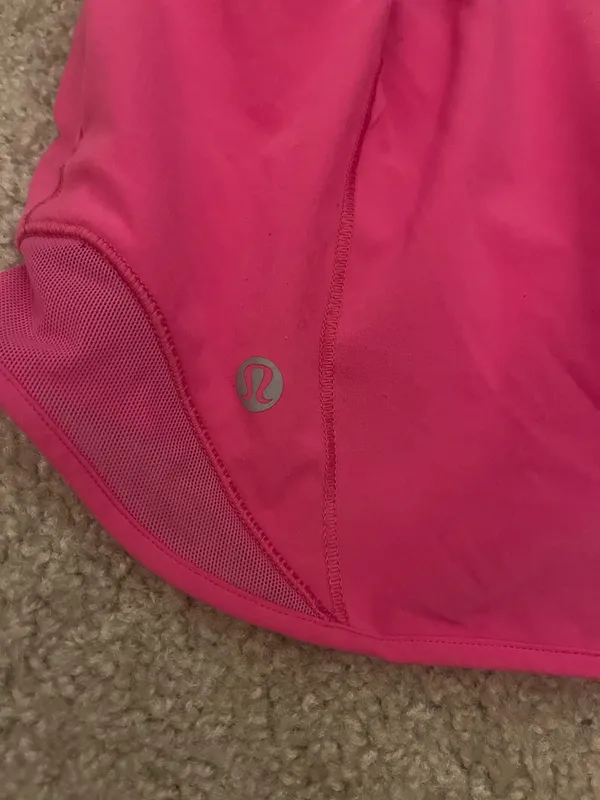 Lululemon Hotty Hot Shorts 2.5" Low-Rise - Image 4