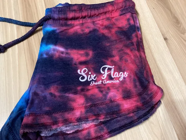 Red and Blue Six Flags Great America Shorts Size Large NWOT - Image 6