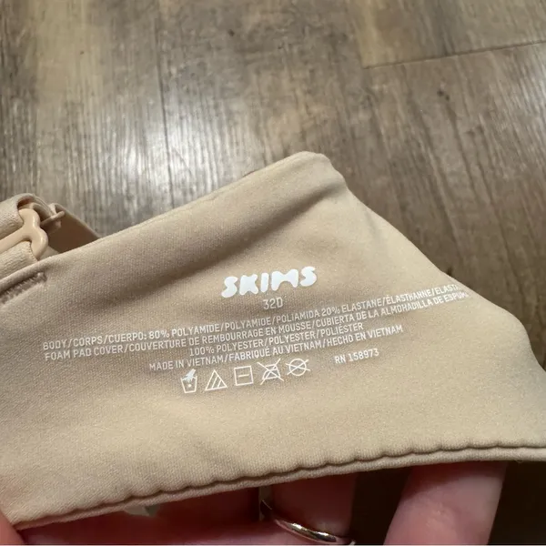 Nwot Skims Fits Everybody T-Shirt Bra 32d - Image 2