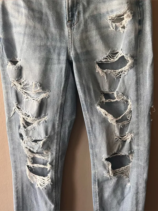 American Eagle Distressed Mom Jeans Size 6 - Image 2