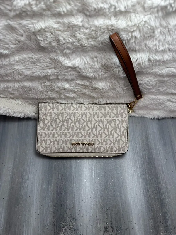 Michael Kors Jet Set Travel Wallet - Image 2