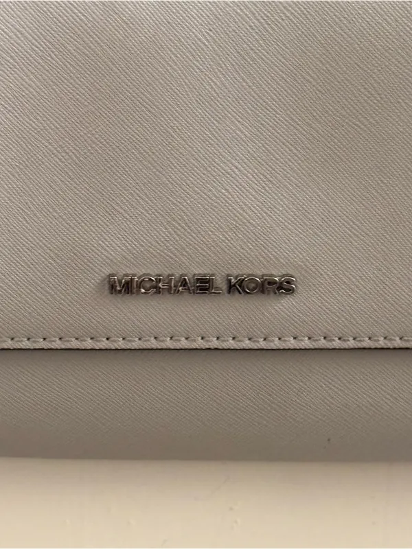 Michael Kors Cream Leather Crossbody Wallet - Image 10