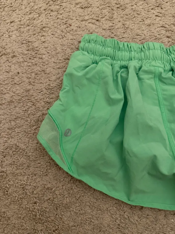 Lululemon Shorts Hotty Hot 2.5" - Image 4