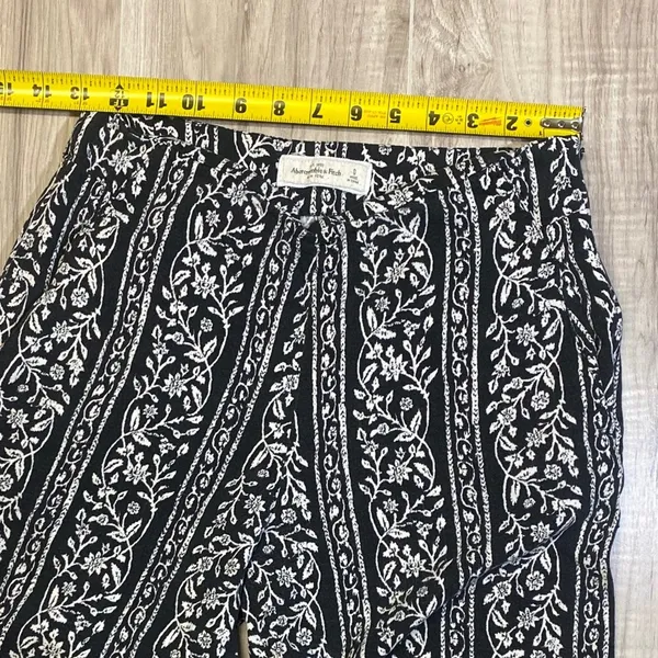 Abercrombie & Fitch Bohemian Floral Pattern Flare Leg - 0 - Image 9