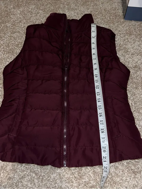Aeropostale Women's Burgundy Quilted Puffer Vest - Image 5