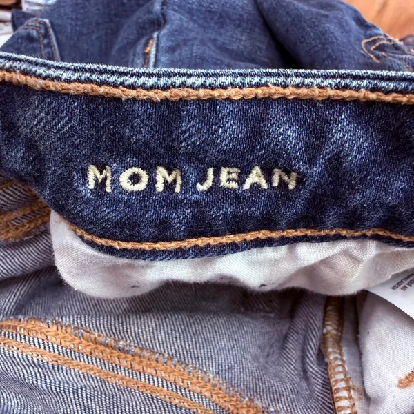 American Eagle Women's Mom Jeans Size 4 Short - Image 5