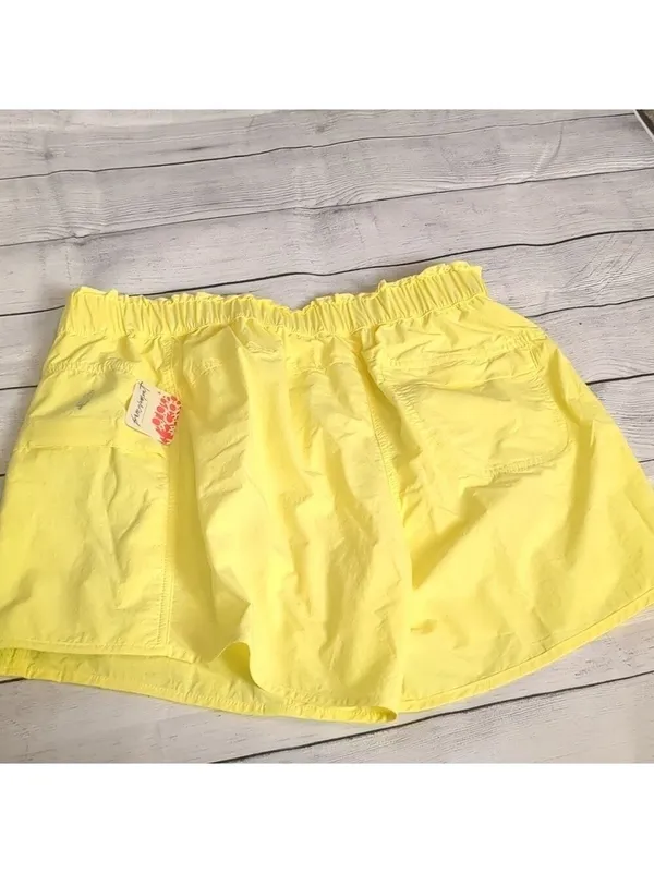 Free people glow in the wilds shorts size small - Image 3